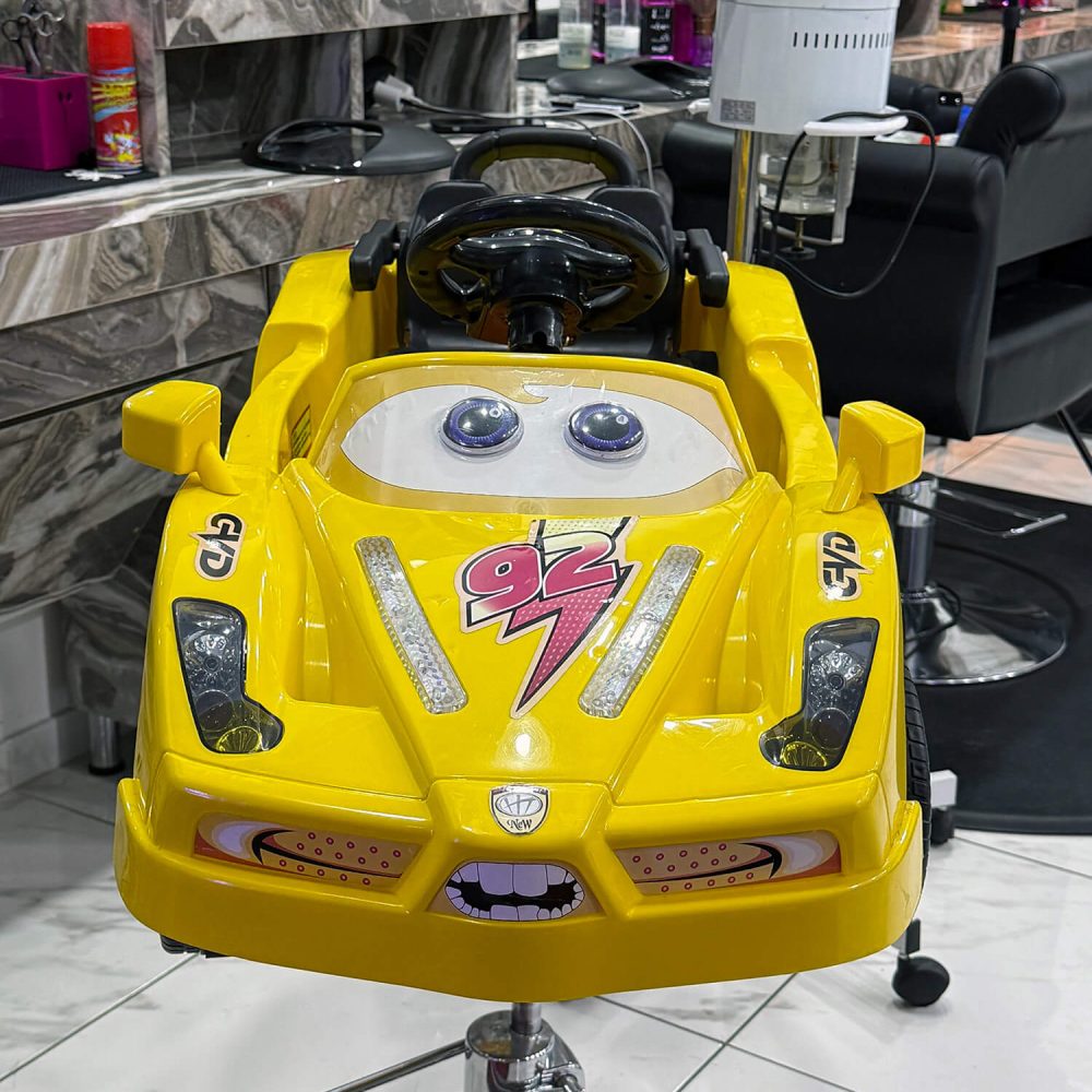 barnklippning-barnstol-hammarby-barbershop